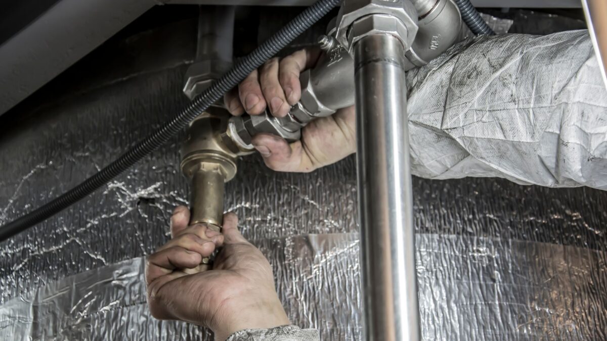 Detección y reparación de fugas de agua y humedades